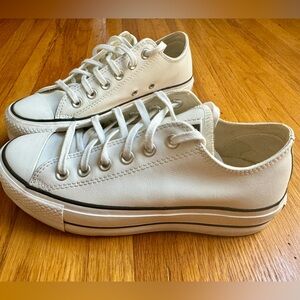 Chuck Taylor All Star Lift Platform Leather Women’s  size 7 white
